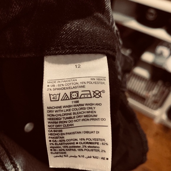 Old Navy Rockstar Super Skinny Jeans - Picture 2 of 3